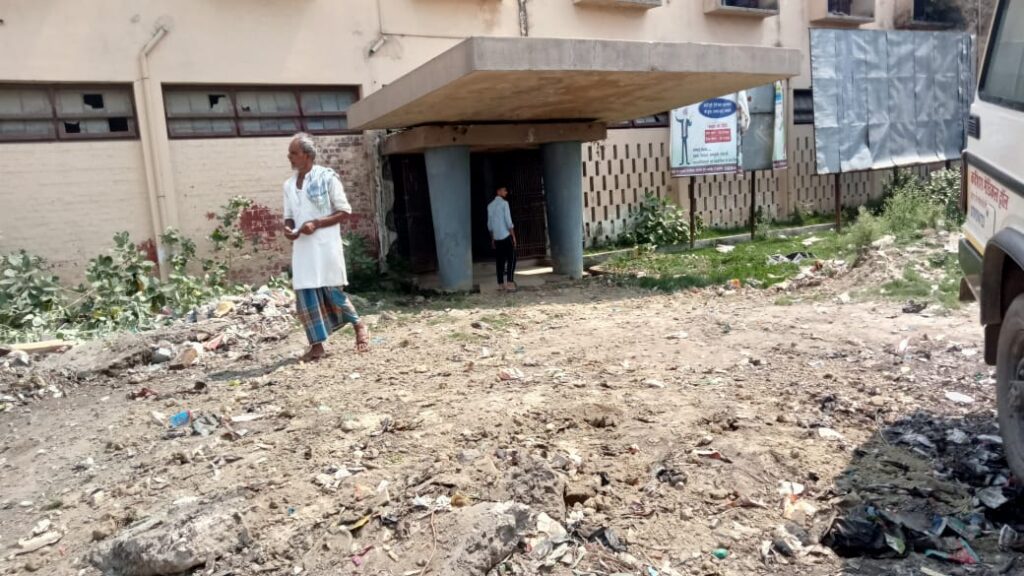 Way to second gate of OPD DMCH cleared. Patients coming and going through it.